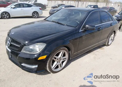 2013 Mercedes-Benz C 300 Sport 4Matic из США, поврежденный, VIN WDDGF8AB5DA879528